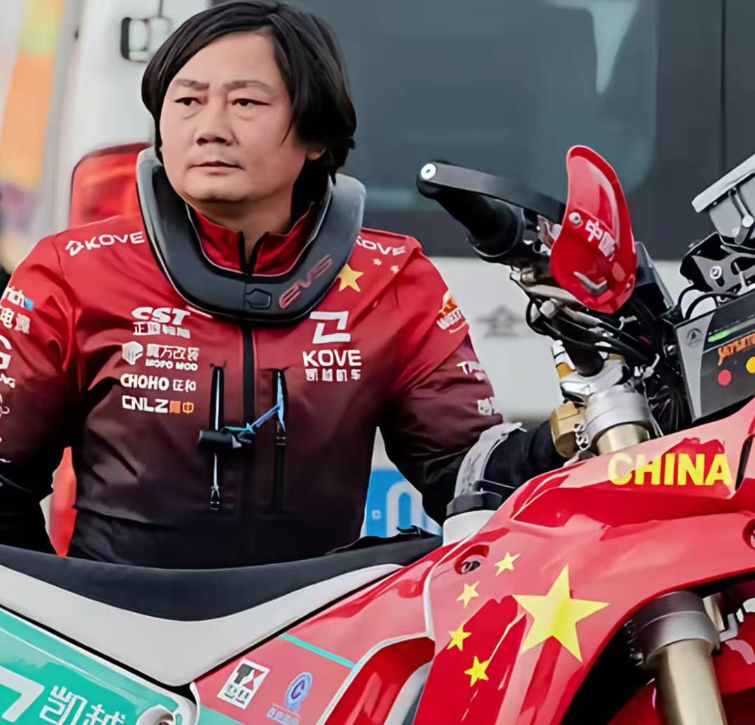 张雪机车创始人张雪说，我知道自己年龄、个子当赛车手都不占优势，可还是不想放弃。2