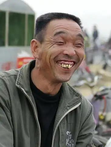 天晚了，有点困，说个笑话大家乐一乐。晚上前妻发信息给我：在吗？我开心的很，是