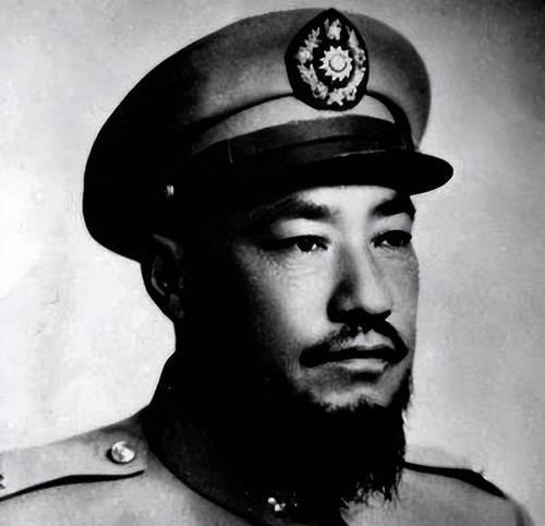 1935年，马步芳为了向蒋介石要军饷，组织了一个5人的“讨饷团”去南京。一开始，