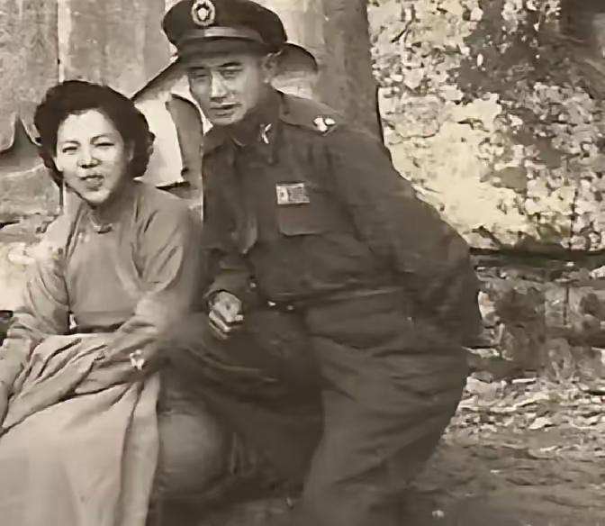 1967年冬天的台北，气温不到10度，风钻进违章建筑的缝里。李天霞躺在破铁床上，