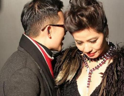 1983年，一个50岁的富商掏出一张100万的支票，色眯眯地对钟楚红说：“钟小姐