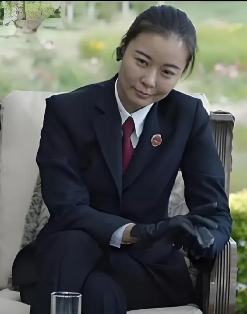 《人民的名义》中陆亦可为什么总是戴个皮手套？电视剧中陆亦可多次戴皮手套办案，