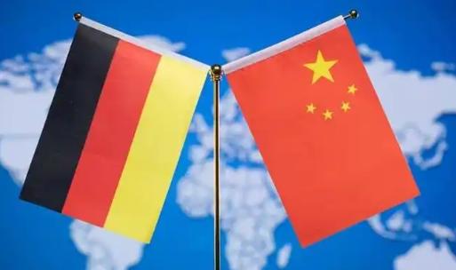 德媒表示，德国总理应以自信的姿态跟中国打交道，千万不要“示弱叩头”！2月25日，