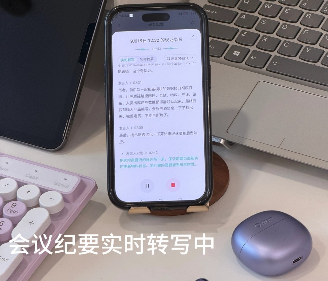 打工人的工位小物件变化还挺有意思的，以前摆满各种可爱摆件，用来舒缓工作压力。如今