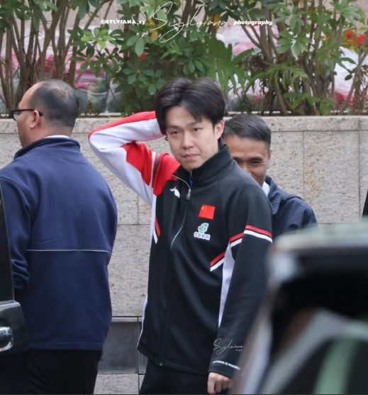 12.12王总上训好港风双手插兜