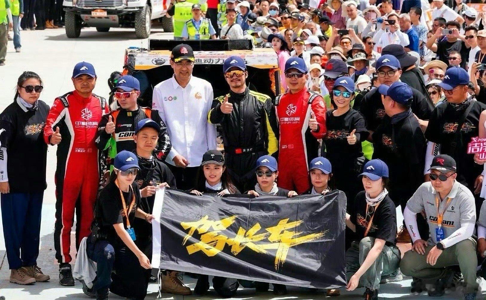 吴京现在拍的电影叫《驾长车》，题材为动作、犯罪、冒险，和赛车有关，去年11月底墨