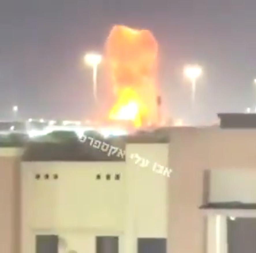 “伊朗掀桌子了，轰炸中东四国！”根据央视新闻的报道，据伊朗方面2026年3月18