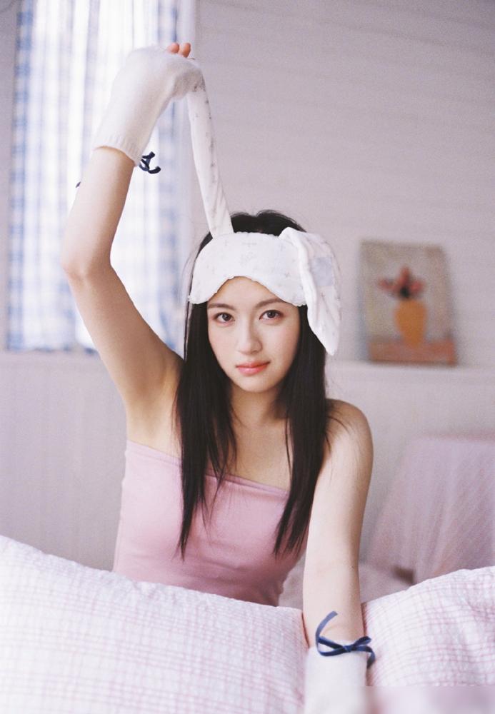 李兰迪暴瘦12公斤、苦熬30部剧！可她明明是95花，却为何连一个像样的爆款都“熬