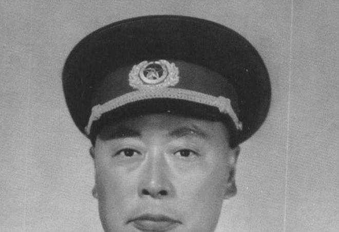 1953年华东军区司令部争吵：陈毅怒斥彭德怀的背后故事1953年，新中国才成立