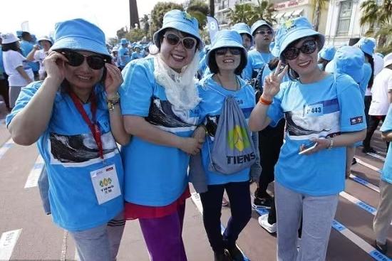 12月7日，法新社报道:“马克龙令中国对法国好感大增，法国旅游业将迎来春天，巴黎