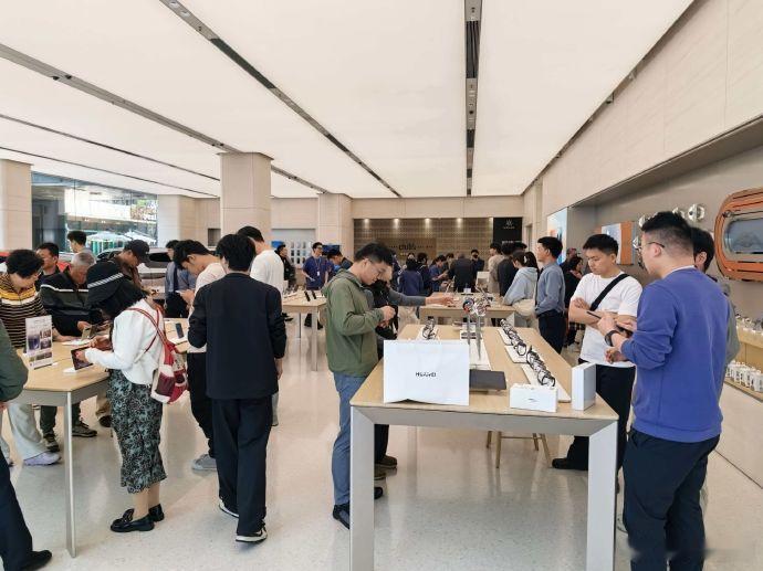 华为手机逆势增产20%，将2026年目标提到6000万部了！说实话，这目标202