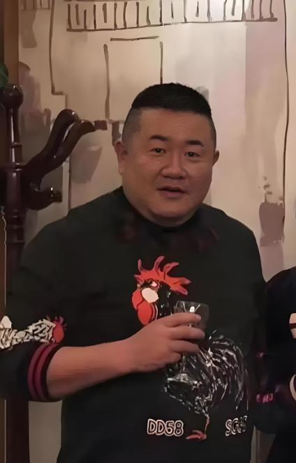 一个死刑犯21年没进过监狱，法院判了他死，他却活得比谁都久，这中间到底卡在哪了。