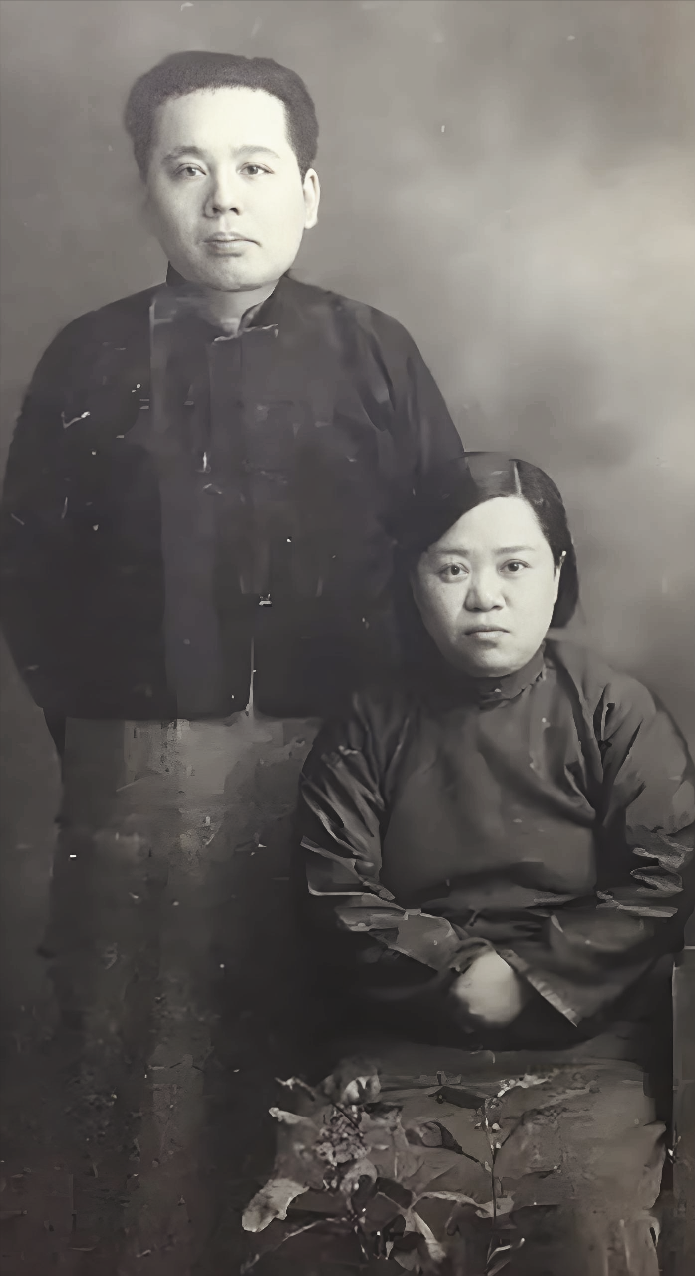 1914年，洞房之夜，张恨水将16岁新娘抱到床上，下一秒却气得不肯圆房。可没过几