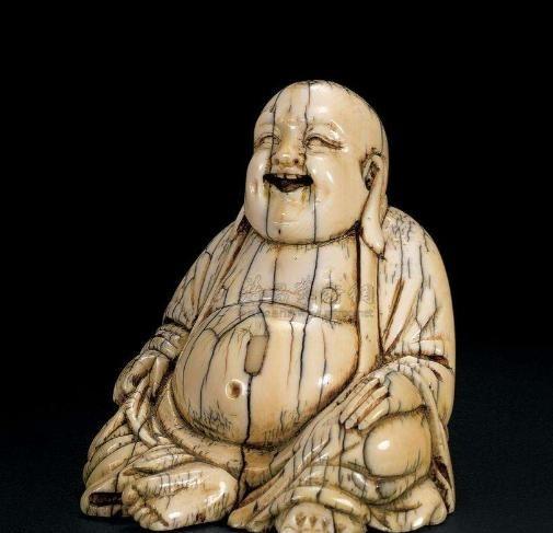 1930年，安西榆林窟道长马荣贵，突然告诉徒弟郭元亨一个惊天秘密，并再三叮嘱他：