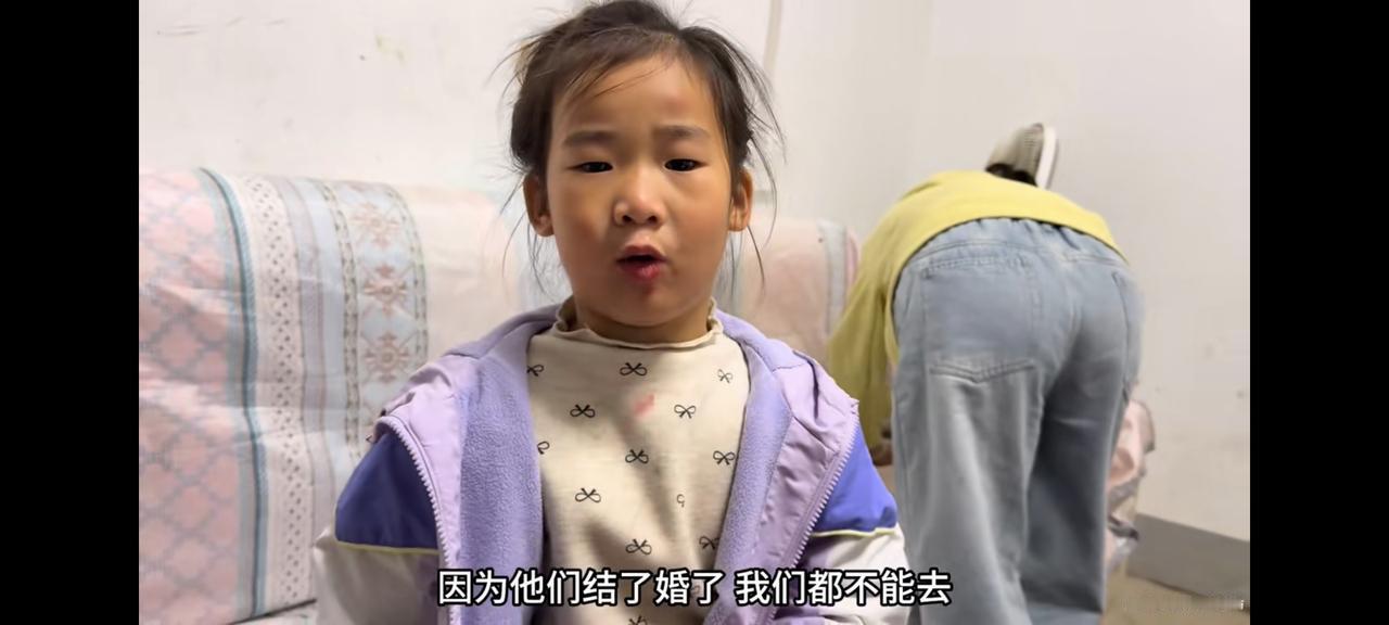 阿杜急了雨露家有直播带货，有猪蹄子，有排骨，有鸡大腿等许多好吃的，阿杜在家可着