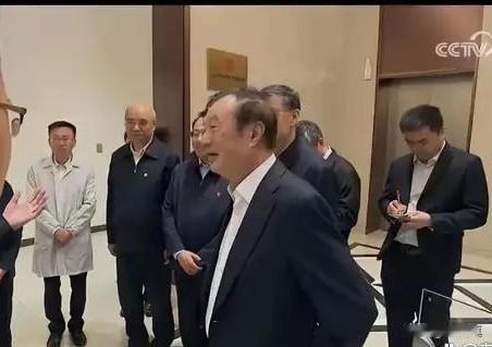 阿斯麦光刻机公司估计要走下坡路。华为新提出的韬定律，正在瓦解它的垄断。华为新