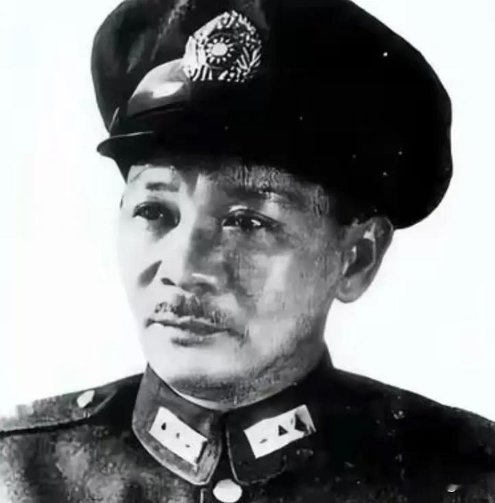 1992年惊天秘闻！被骂半生反共军阀，骨灰归乡才曝光：他是我党最大保护伞1992年，张发奎的骨灰终于