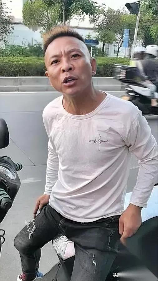 广东这事儿，我看完直窝火！烧烤店老板因为员工是男子亲弟，赊了780块，结果对