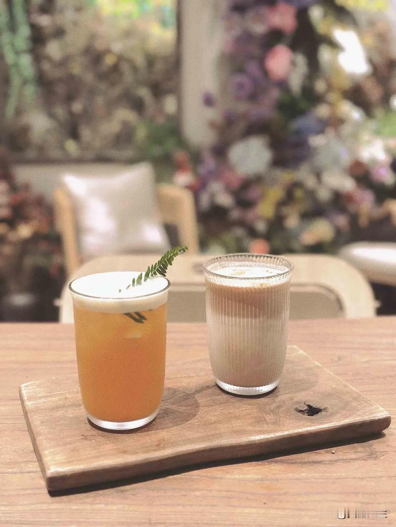 避开人流避开高温~溜达喝个咖啡☕看看书