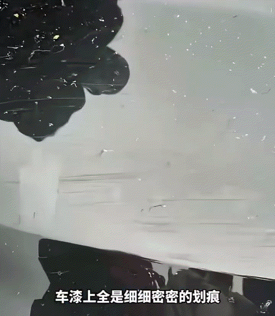 江西抚州，一女子大年初一准备开车出去玩，结果来到车前发现，这车身上竟全是刮痕。起