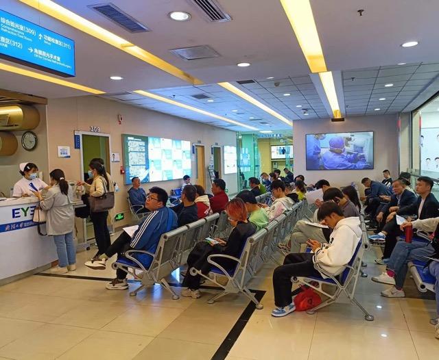 为何国内医疗系统如医院出现了裁员降薪现象？其实这是因为医保政策变了。以前的医保政