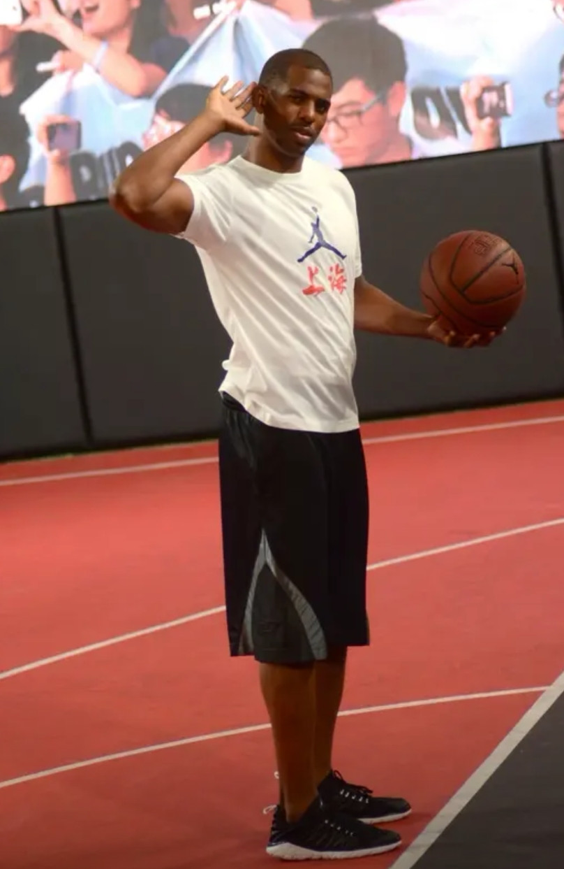 克里斯保罗没球队要，那是因为老了，可不是什么所谓的更衣室刺头。他要真是个刺头，