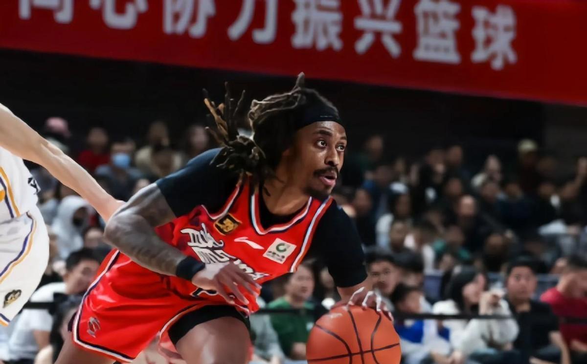 场均23分+40%三分，他只打28分钟！广东这回真签了个硬核答案广州的小麦，