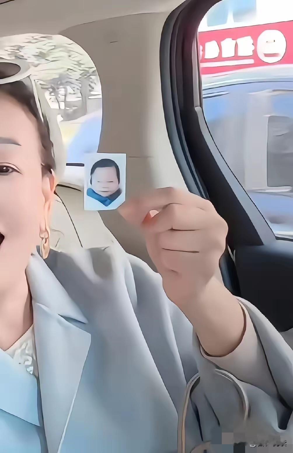 怪不得有人调侃湛兰是九张嘴前两天去了成都说马上就要跟小孙孙见面了还把孩