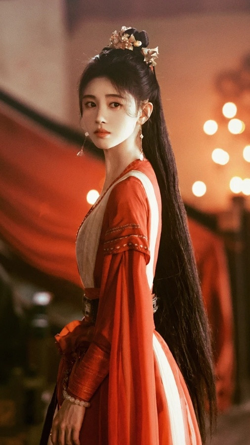 鞠婧祎收入抛开事实不谈，一个“顶流”艺人，这么几年1亿+收入并不算高——至少比