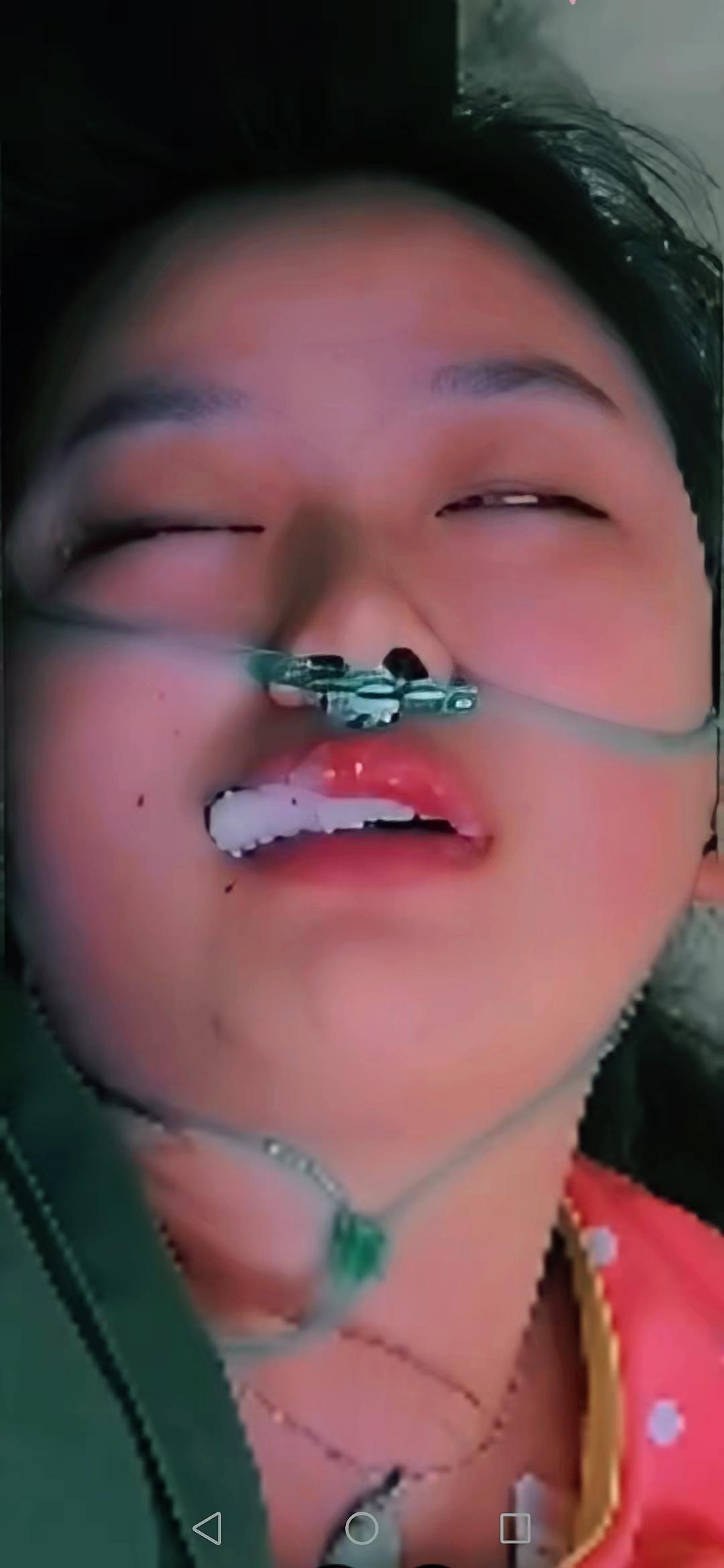 后悔了吧!可这声后悔,再也换不回那个说“不拖累你们”的孩子了。爸妈吵架要离