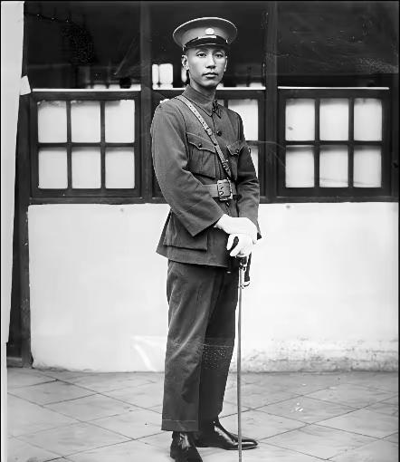 1935年，蒋介石逼王家烈交出兵权，王家烈无奈从贵州下野，蒋介石没有亏待他，赏给