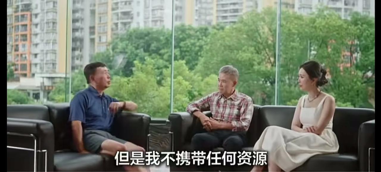 有人嘲讽说段永平冷落了田朴珺，我仔细看了这个片段，完全不是那么回事。感觉是面