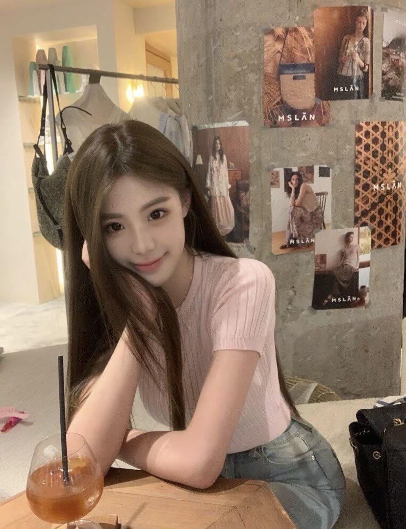 氛围感出片，你的穿搭就是最佳剧本！