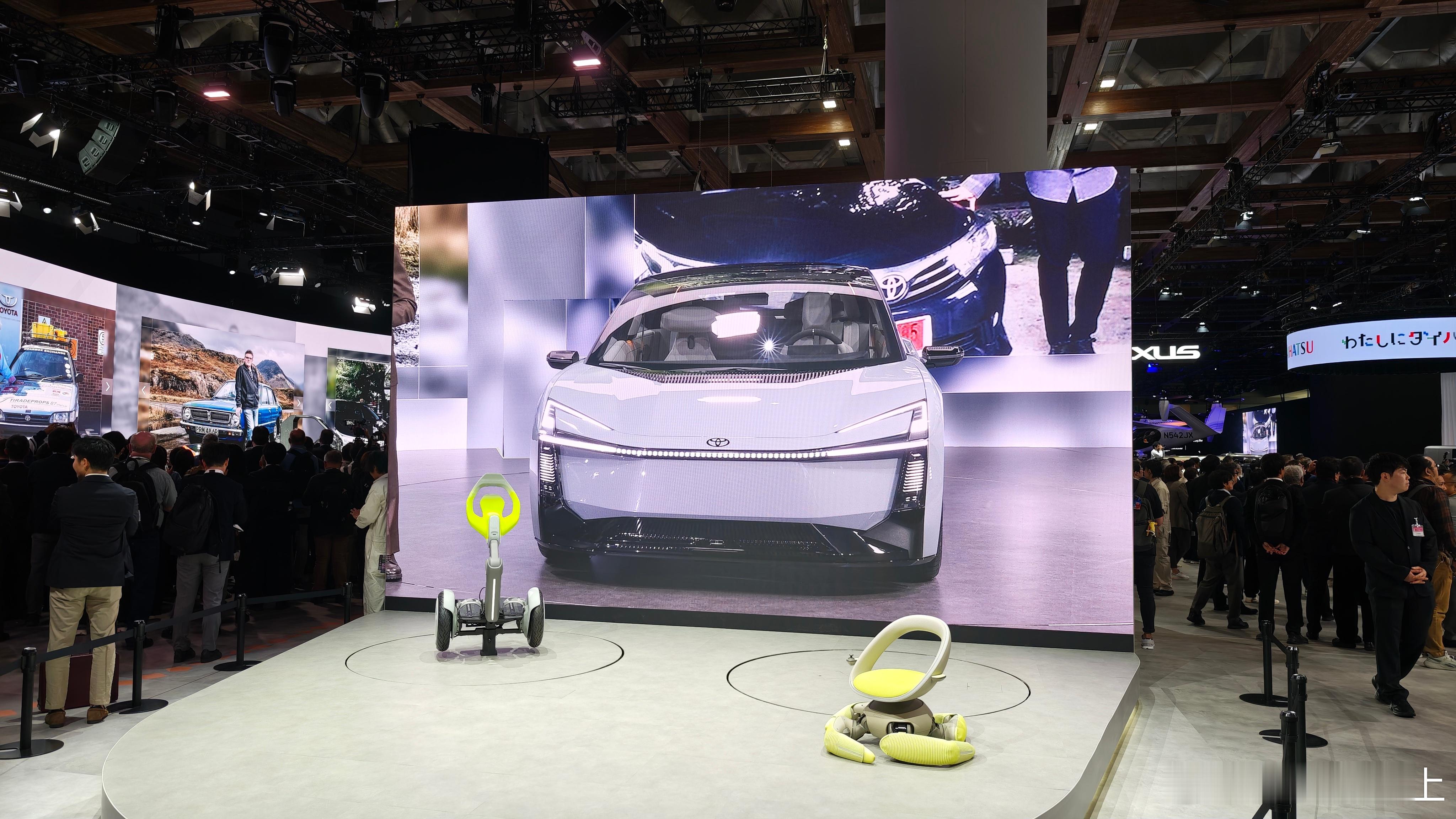 在2025年日本移动出行展上，丰田终于拿出了全新全新全新的概念车卡罗拉。这台车对