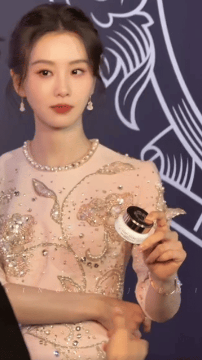 刘诗诗南京活动生图…状态太好了…粉色公主。Gh2025秋冬高定…又是比模特好看太