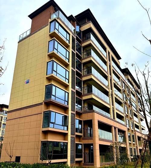 房价下跌把人都逼疯了，更可怕的现象出现了。竟然有人白送房子，只要你帮他接手还贷