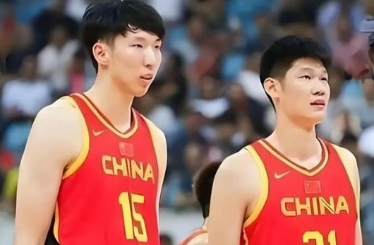 周琦胡金秋联手:23投21中拿48分18板，男篮最强组合诞生