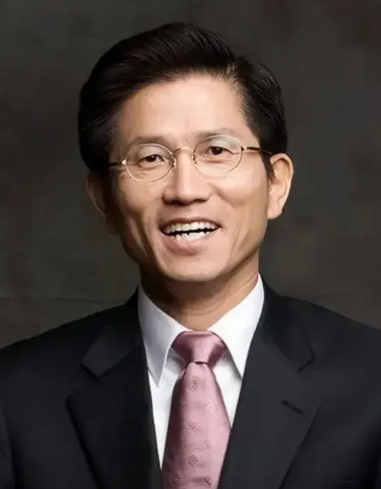 韩国国民力量党推出的总统候选人金文洙必败无疑，不管是威望，还是能力，抑或民主支持