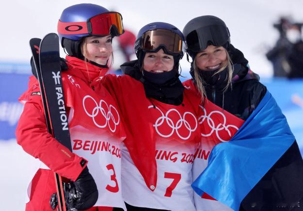 曾经称霸冬季极限运动会她数年前自由式滑雪水准甚至在谷爱凌之上如今跌到二线差一