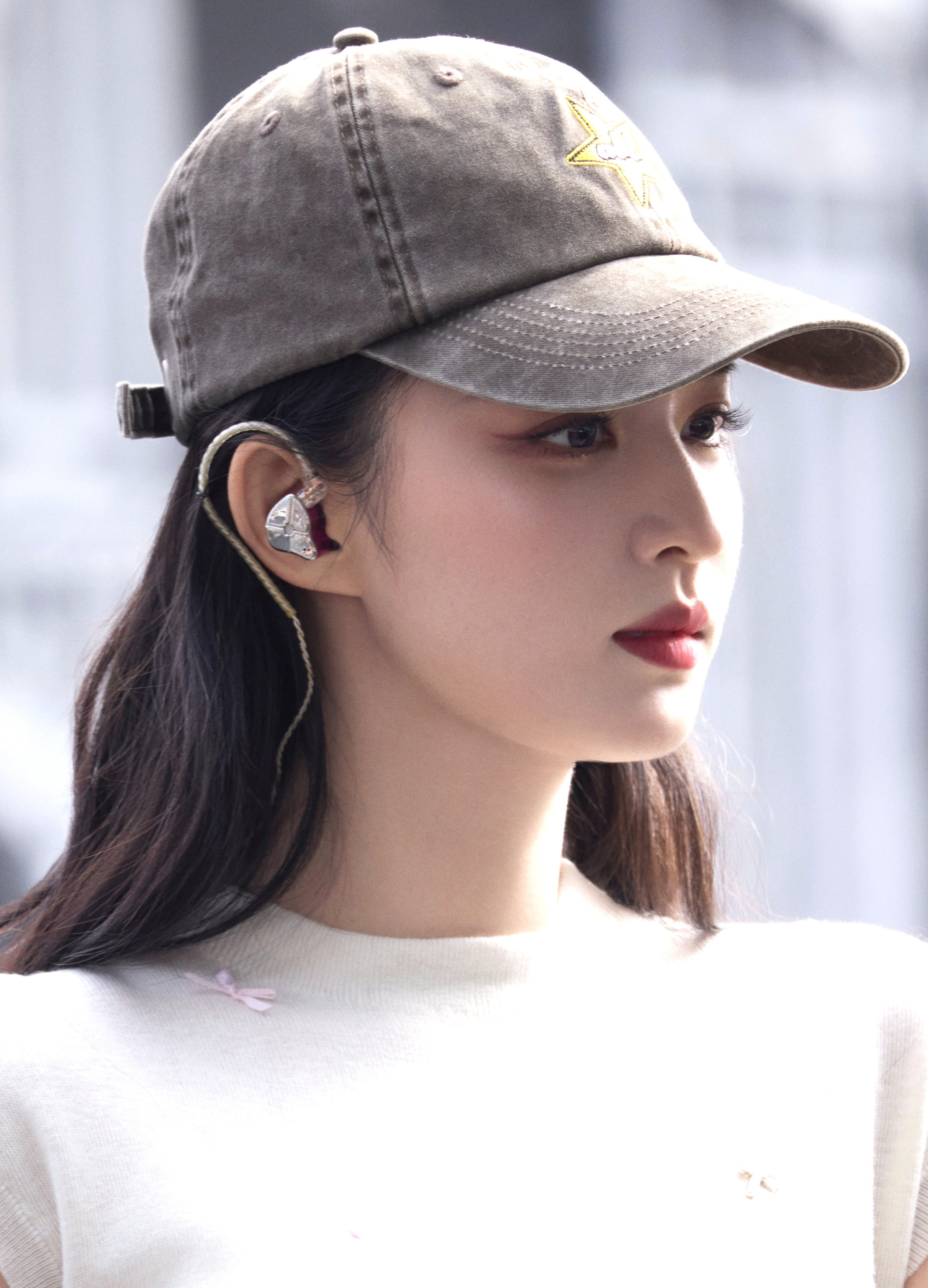 王楚然彩排图鸭舌帽和大光明发型同等程度的考验骨相，大美女每次穿的很简单的