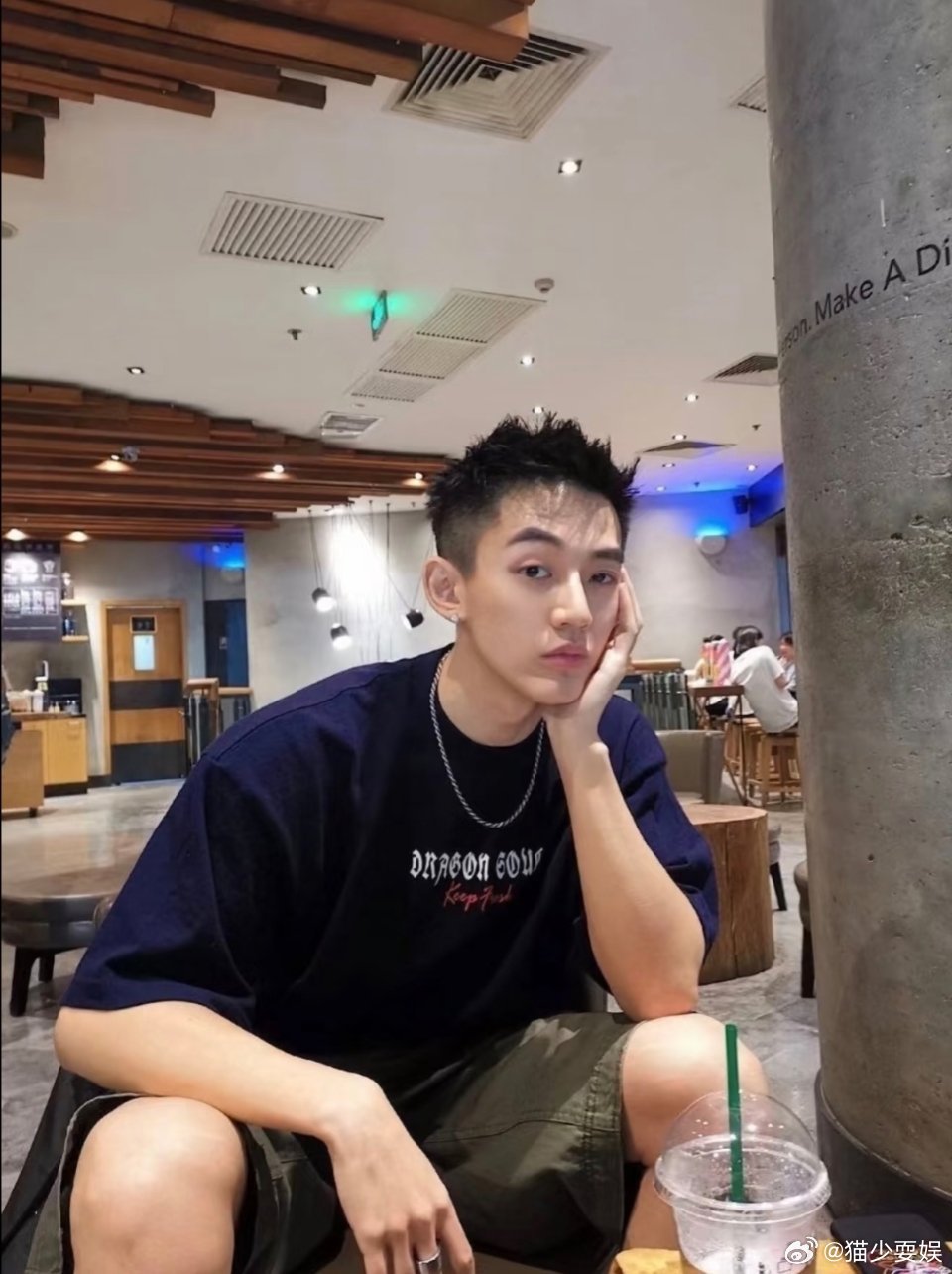 邓为早期真的有点帅哦邓为​​​