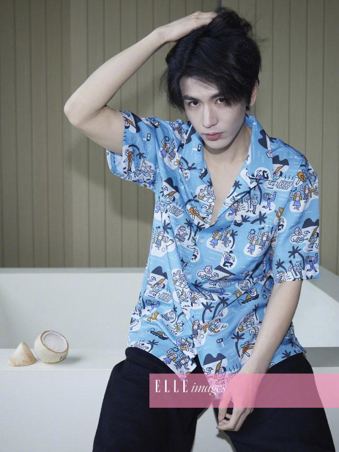 张凌赫ELLE睡衣出图别人精心装扮，凌赫穿着睡衣出现~这么可爱要闹哪样​​​