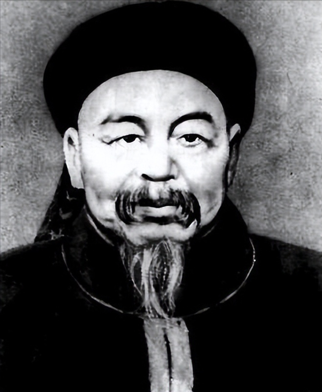 1885年，74岁左宗棠去世。慈禧听到以后十分伤心，她想起了左宗棠生前留下的奏章