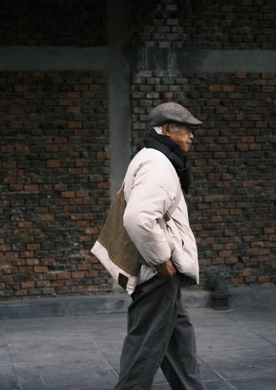 现在的人已经不在乎生死了。我楼下有个邻居，73岁大叔查出肺癌晚期，医生说化疗能多