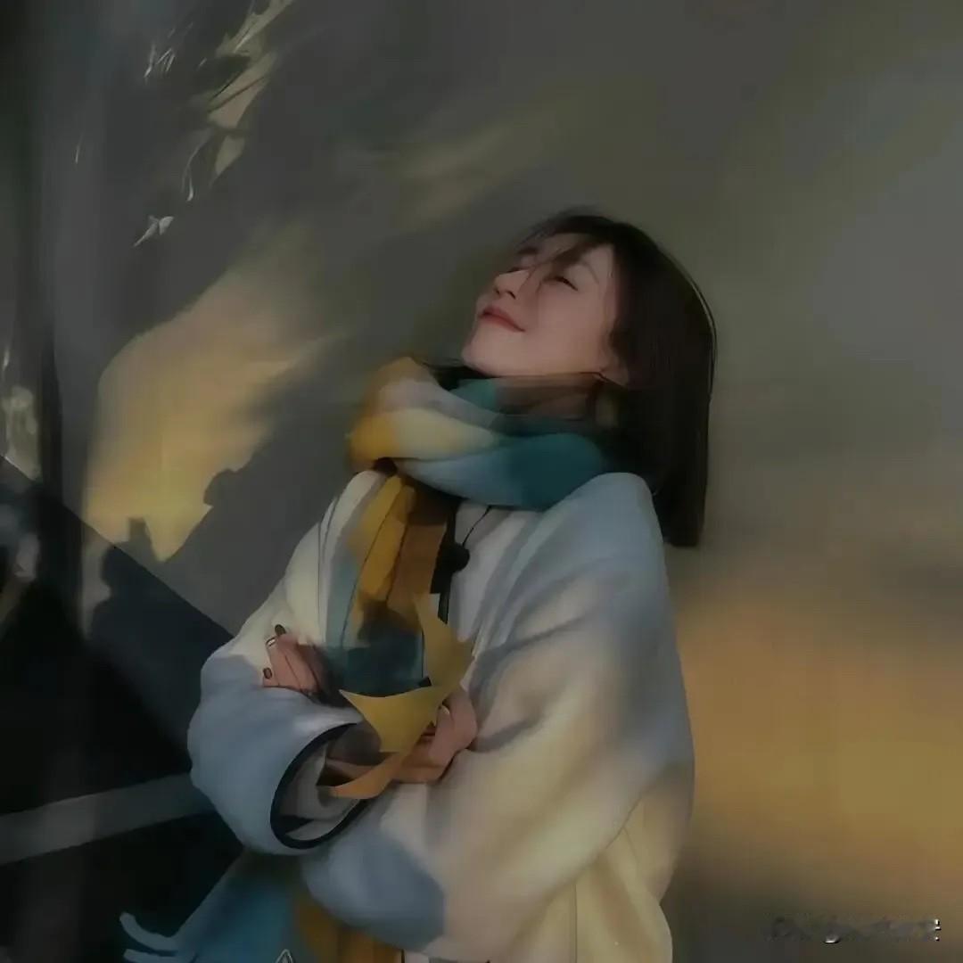 聪明的女人，都知道的八条道理。一：别人突然约你吃饭，就说自己刚好有事，