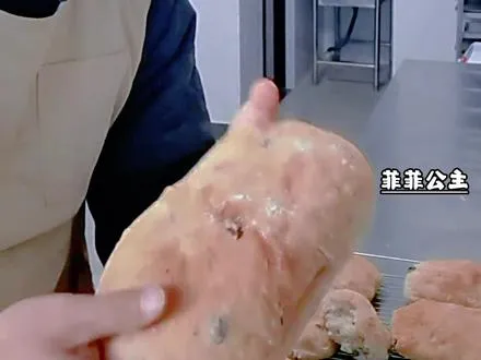 比拖鞋都干巴的无添加剂小作坊面包，霸凌隔壁摊位香香软软的蜂蜜小面包