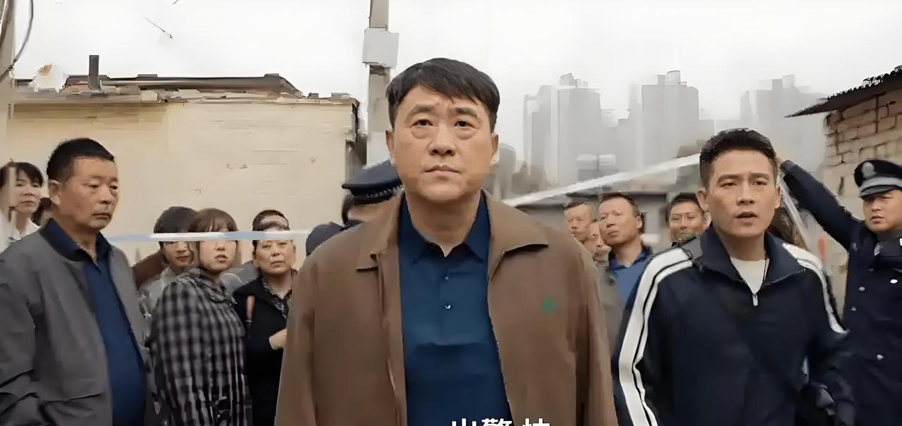 收视破2，口碑却崩了？央视新剧《刑警的日子》开局炸裂，观众却边骂边追！57岁何