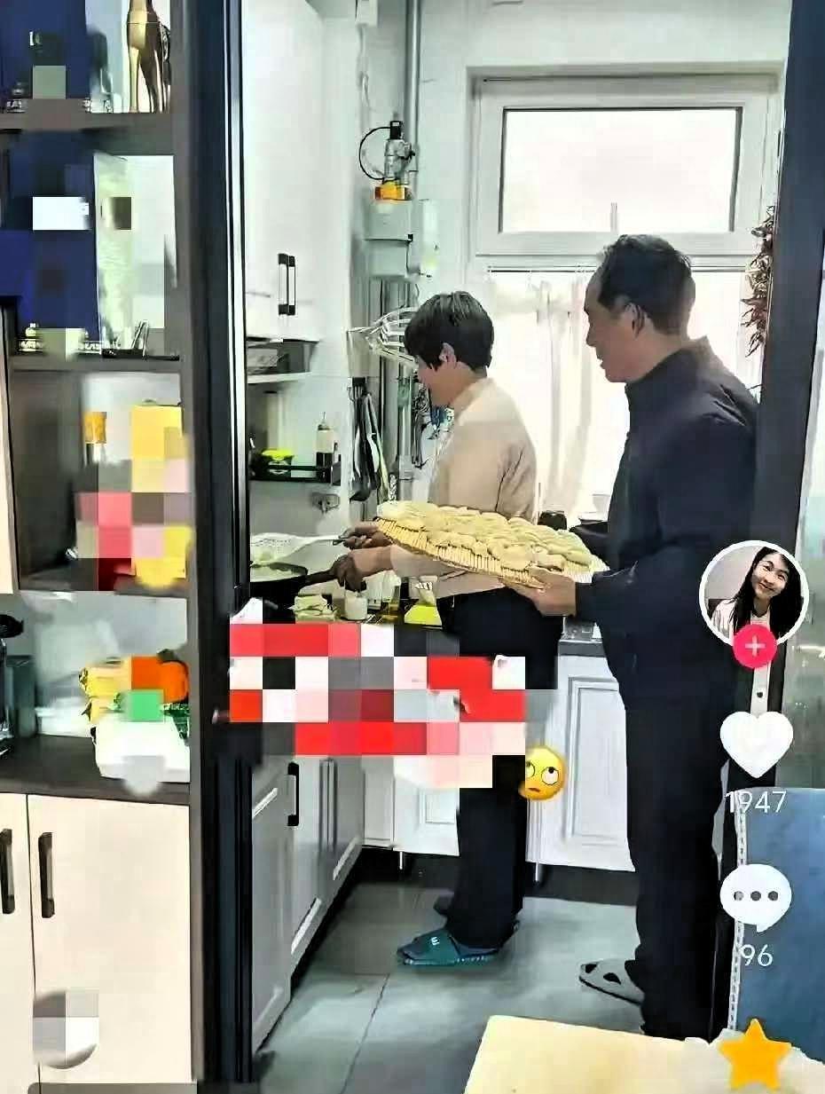 山东淄博一位儿媳起床闻到饺子香，发现婆婆已经煮好开吃却没叫她，举着手机冲进厨房“
