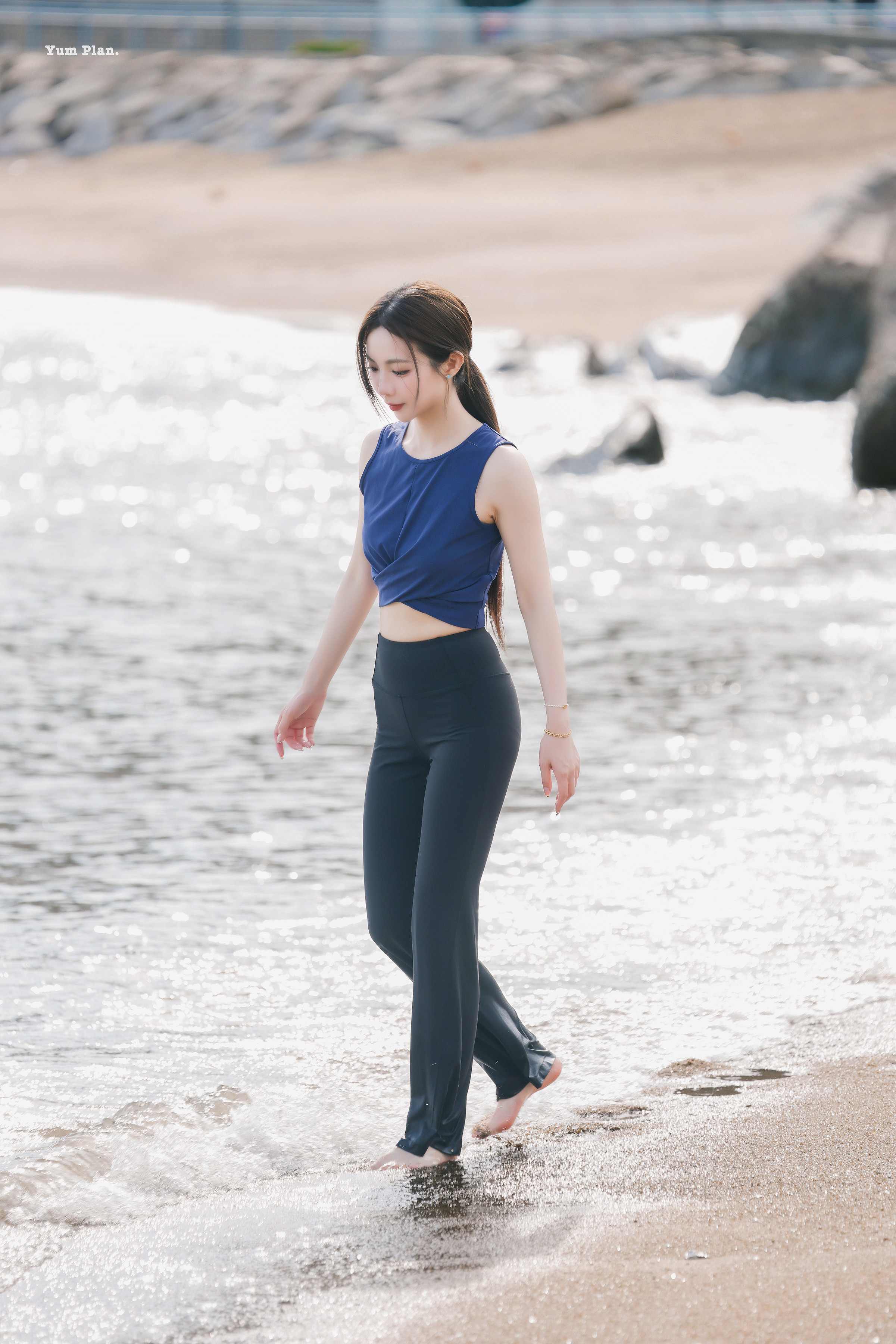 许杨玉琢海边瑜伽裤尽显好身材🤩​​​