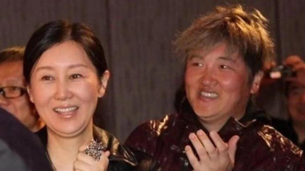 那年，孙楠一意孤行，为了迎娶三婚的潘蔚，他执意和妻子买红妹离婚，买红妹绝望到抑郁